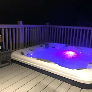 Jasmine With Hot Tub Holiday home York