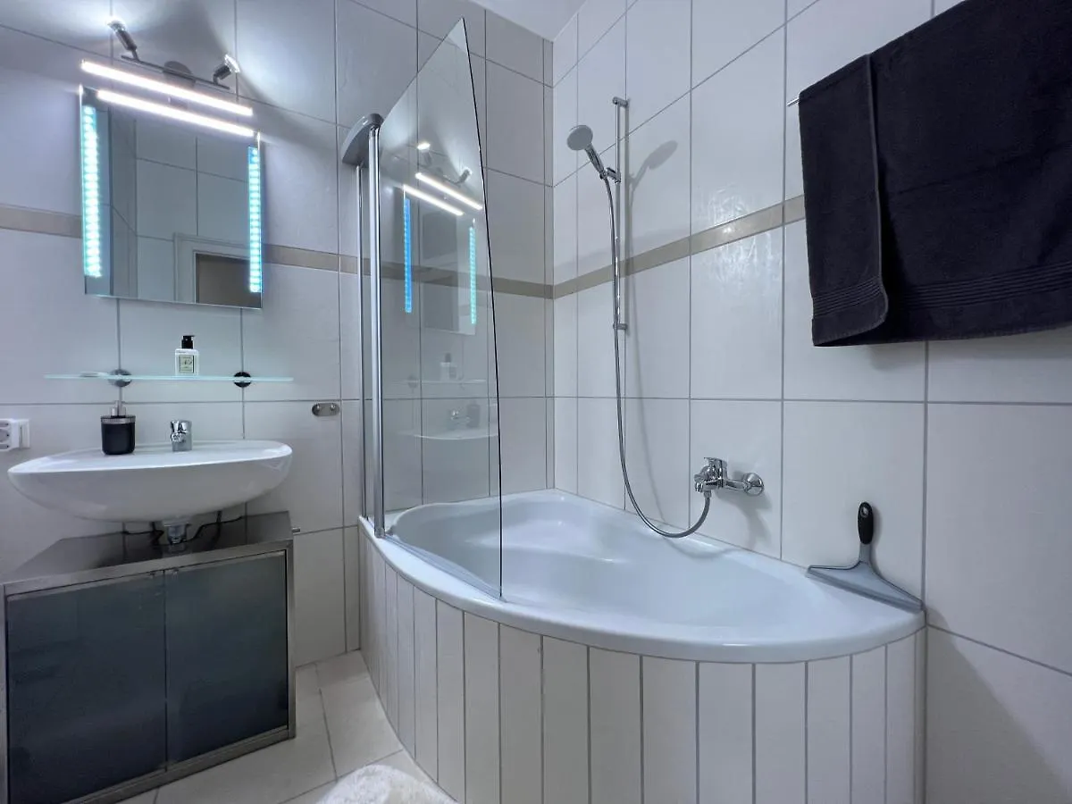 Vienna Design Apartment: Stylish Stay Near Schönbrunn with Parking & Netflix