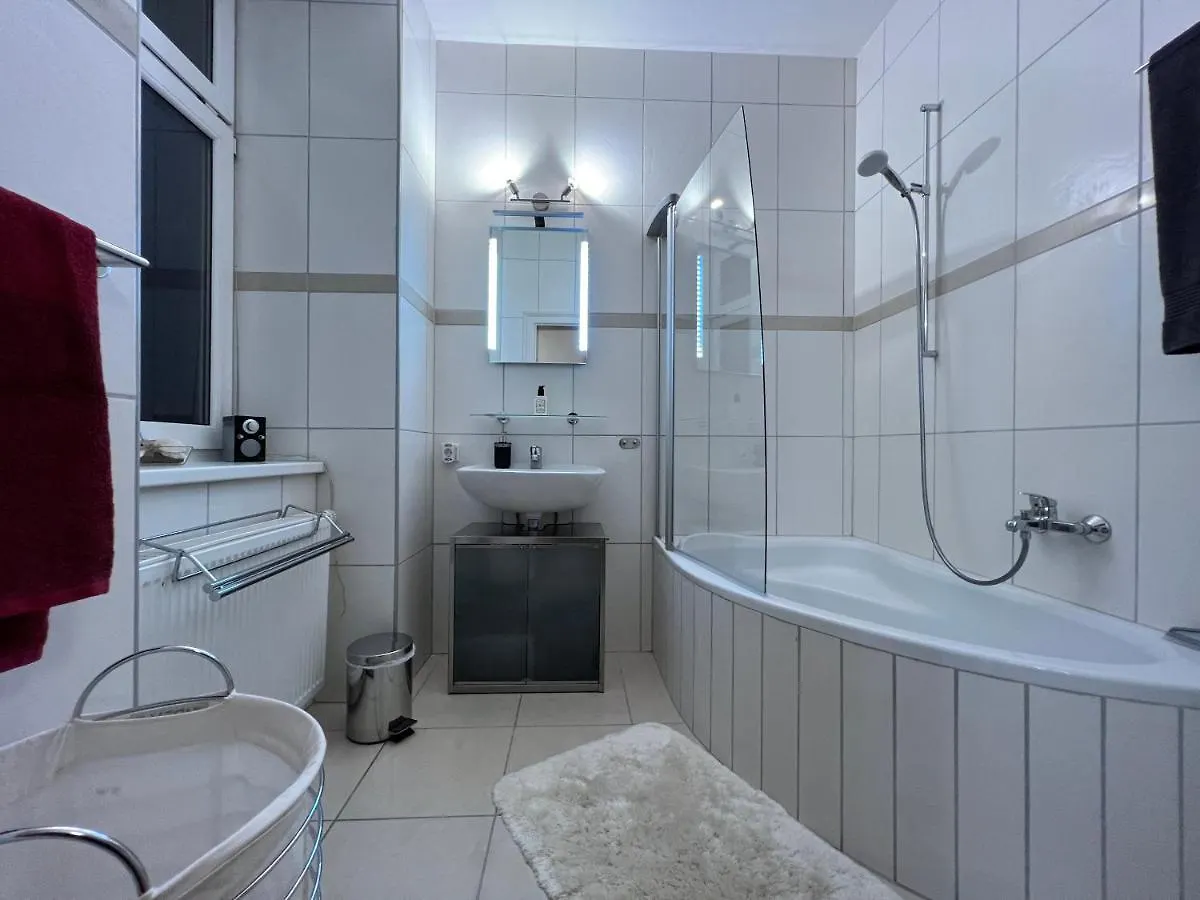 Vienna Design Apartment: Stylish Stay Near Schönbrunn with Parking & Netflix Apartment
