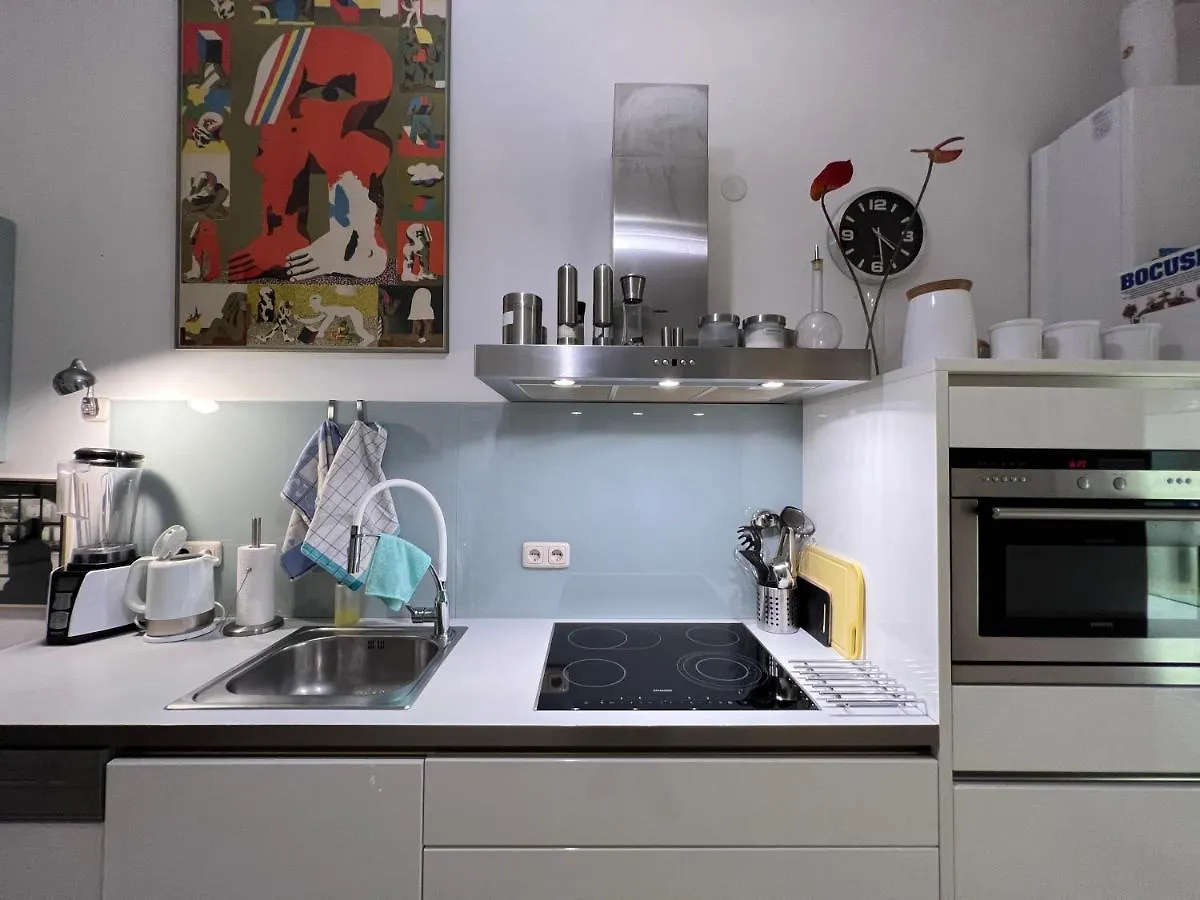 Vienna Design Apartment: Stylish Stay Near Schönbrunn with Parking & Netflix 0*,