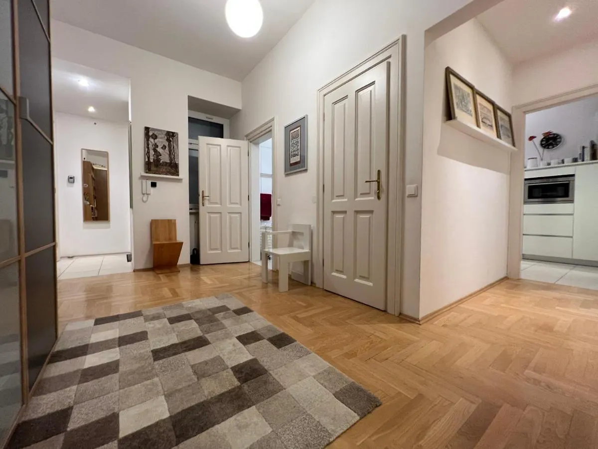 Vienna Design Apartment: Stylish Stay Near Schönbrunn with Parking & Netflix Apartment