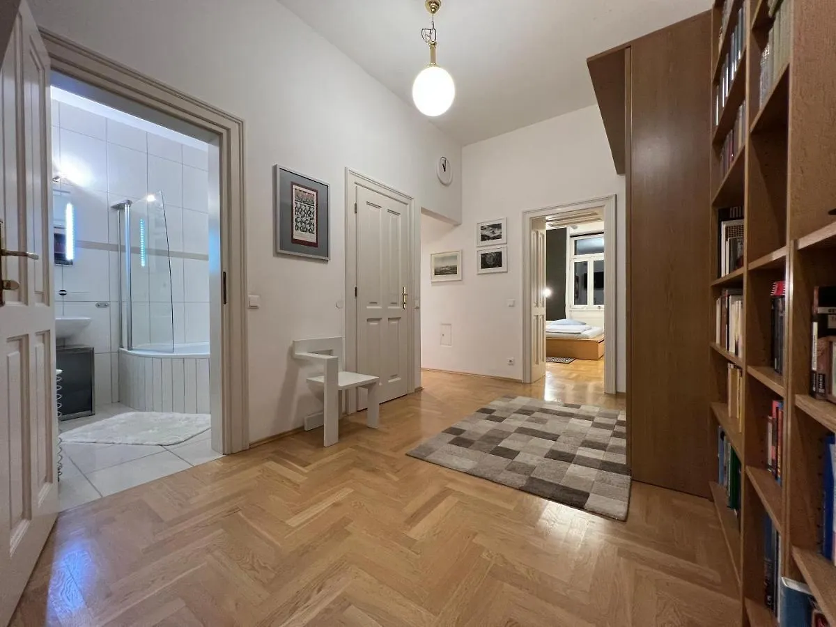 Vienna Design Apartment: Stylish Stay Near Schönbrunn with Parking & Netflix