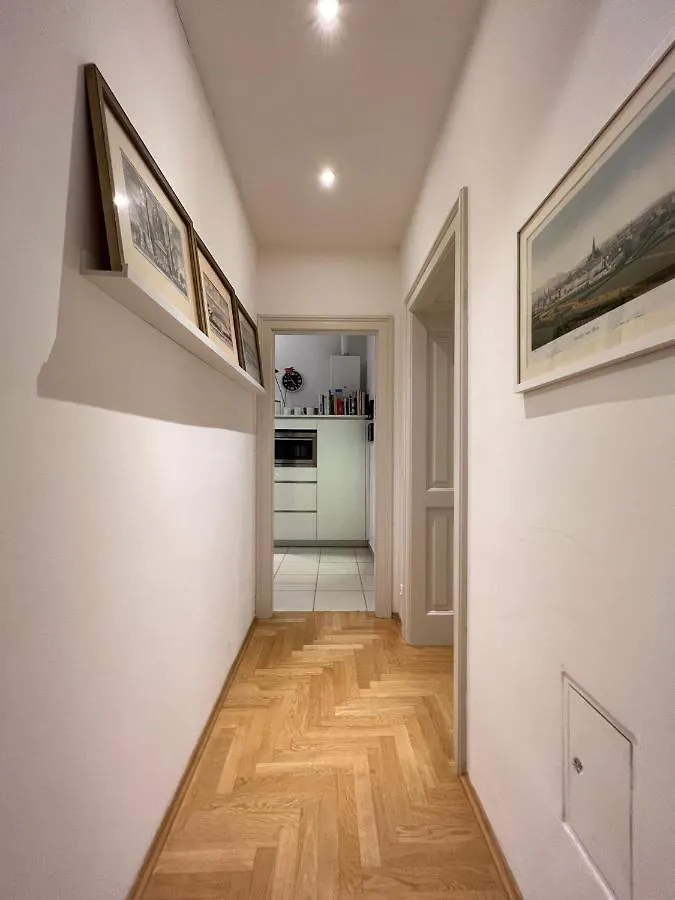 Vienna Design Apartment: Stylish Stay Near Schönbrunn with Parking & Netflix 0*,