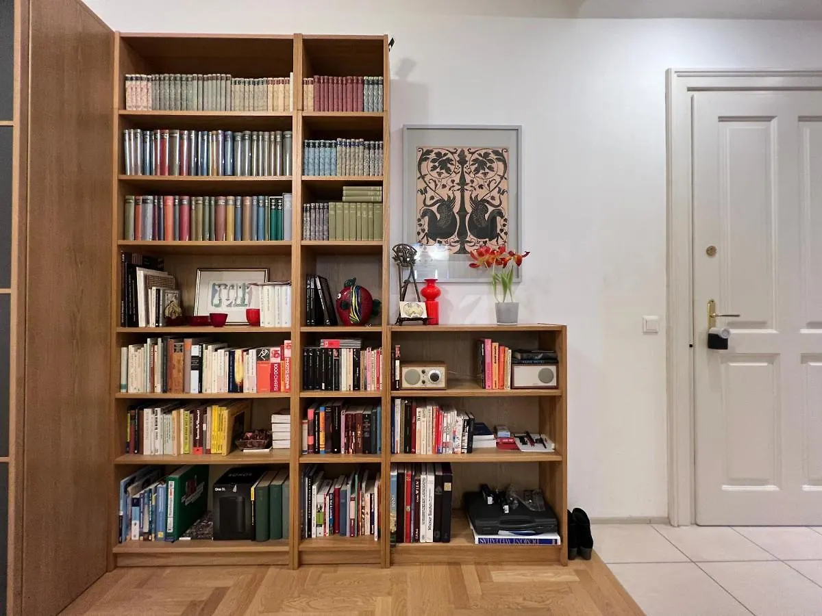 Vienna Design Apartment: Stylish Stay Near Schönbrunn with Parking & Netflix Austria