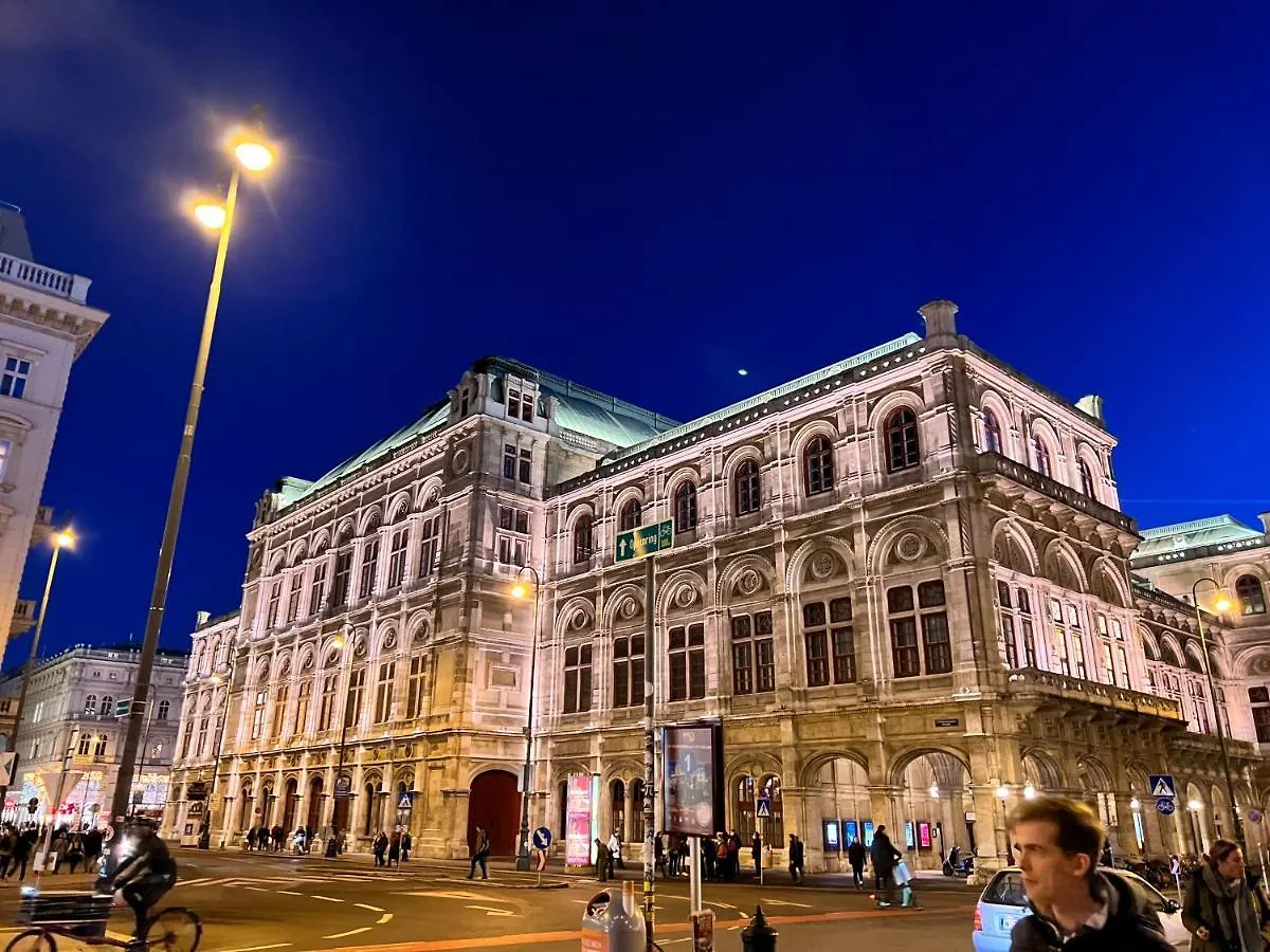Vienna Design Apartment: Stylish Stay Near Schönbrunn with Parking & Netflix Apartment