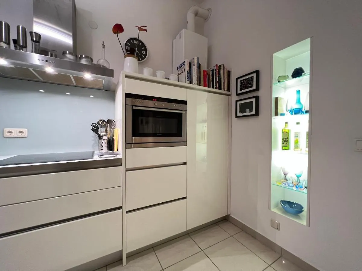 Vienna Design Apartment: Stylish Stay Near Schönbrunn with Parking & Netflix