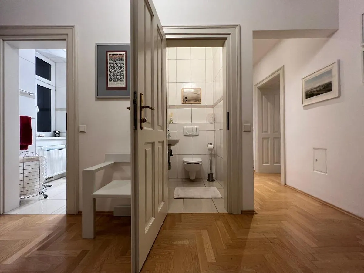 Apartment Vienna Design Apartment: Stylish Stay Near Schönbrunn with Parking & Netflix