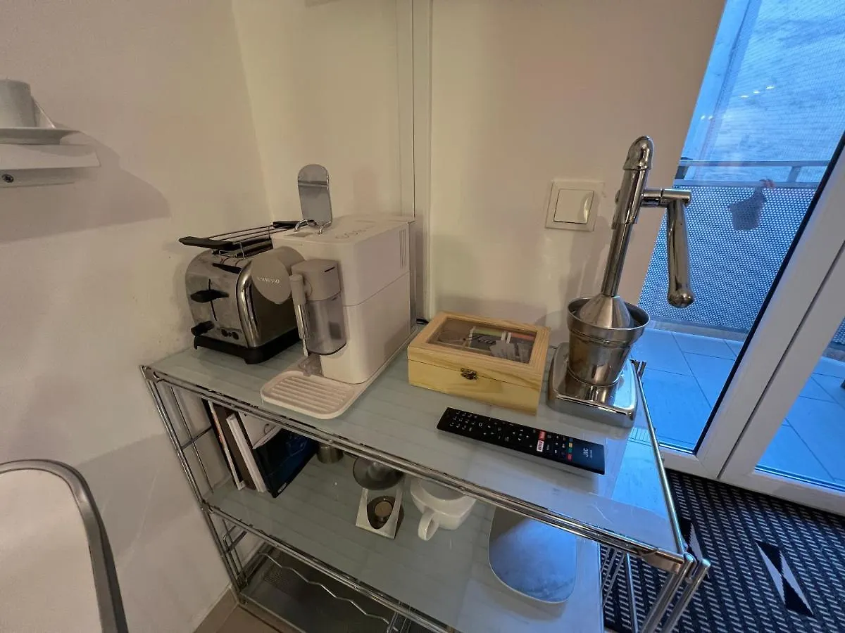 Vienna Design Apartment: Stylish Stay Near Schönbrunn with Parking & Netflix Apartment