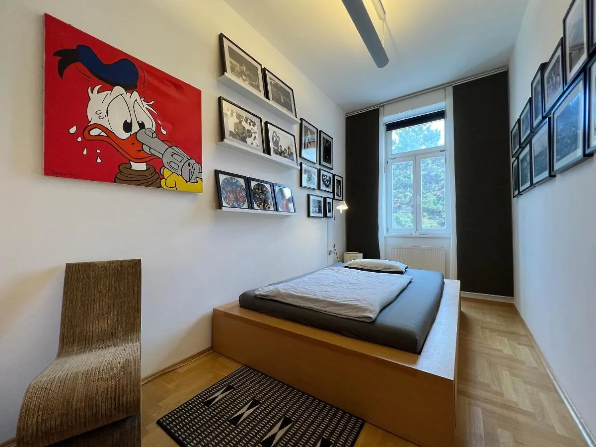 Apartment Vienna Design Apartment: Stylish Stay Near Schönbrunn with Parking & Netflix
