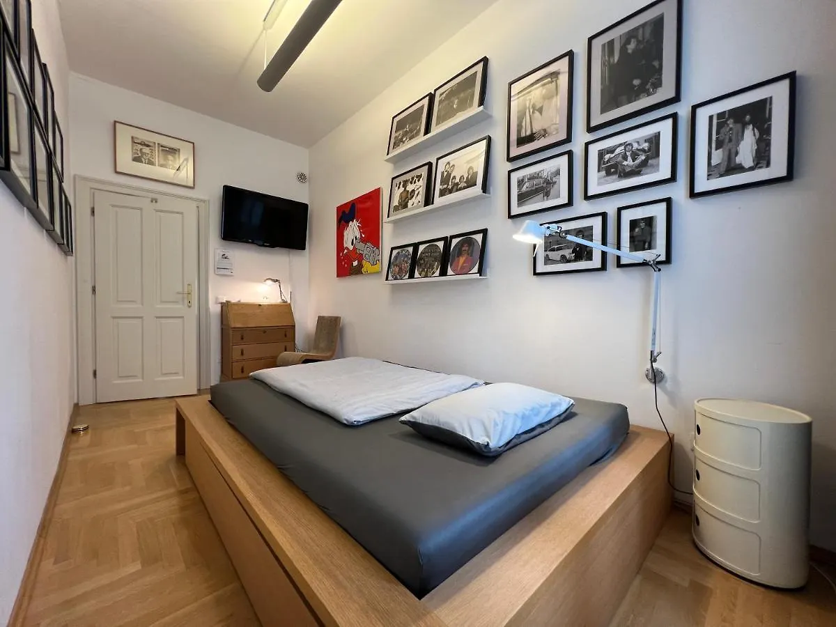 Vienna Design Apartment: Stylish Stay Near Schönbrunn with Parking & Netflix